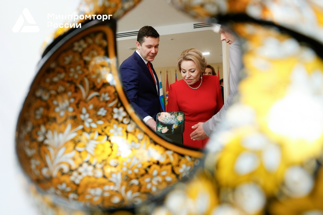 В Совете Федерации наградили лучших мастеров народных художественных промыслов