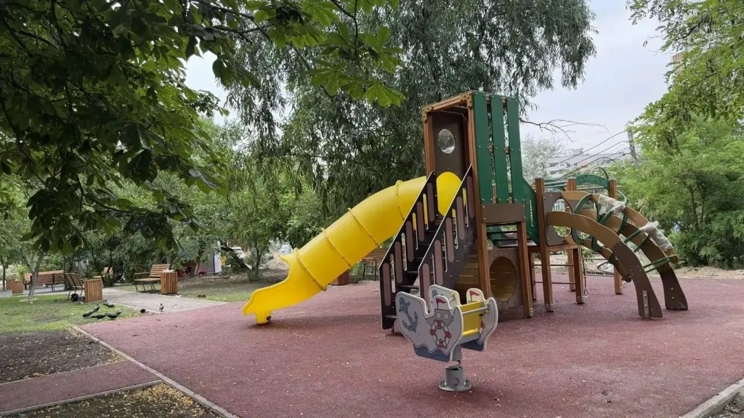 В Мариуполе завершается благоустройство дворов на проспекте Металлургов
