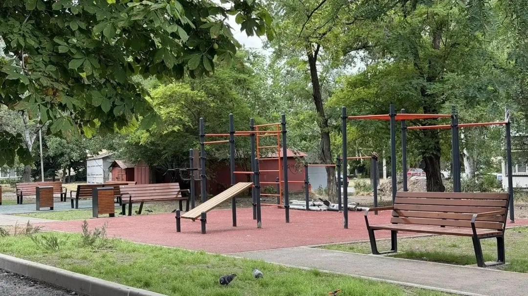 В Мариуполе завершается благоустройство дворов на проспекте Металлургов