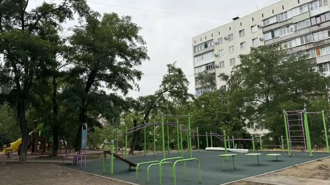 В Мариуполе завершается благоустройство дворов на проспекте Металлургов