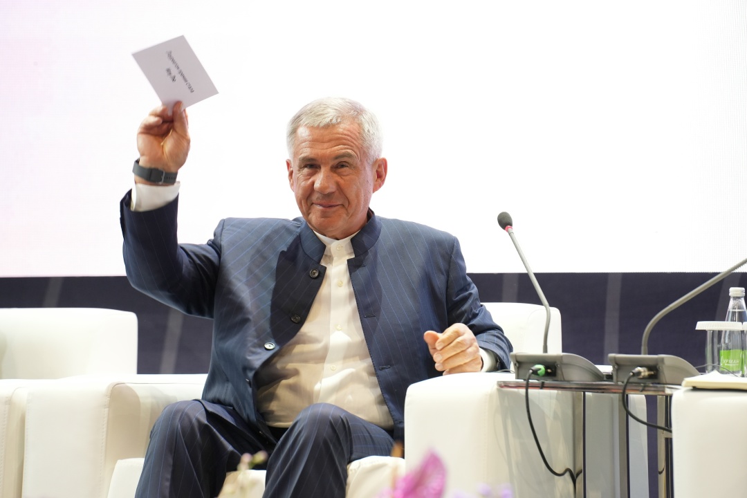 Энергия будущего рождается здесь Ключевым мероприятием нефтяного саммита стала панельная сессия на тему мирового энергетического лидерства и синергии…