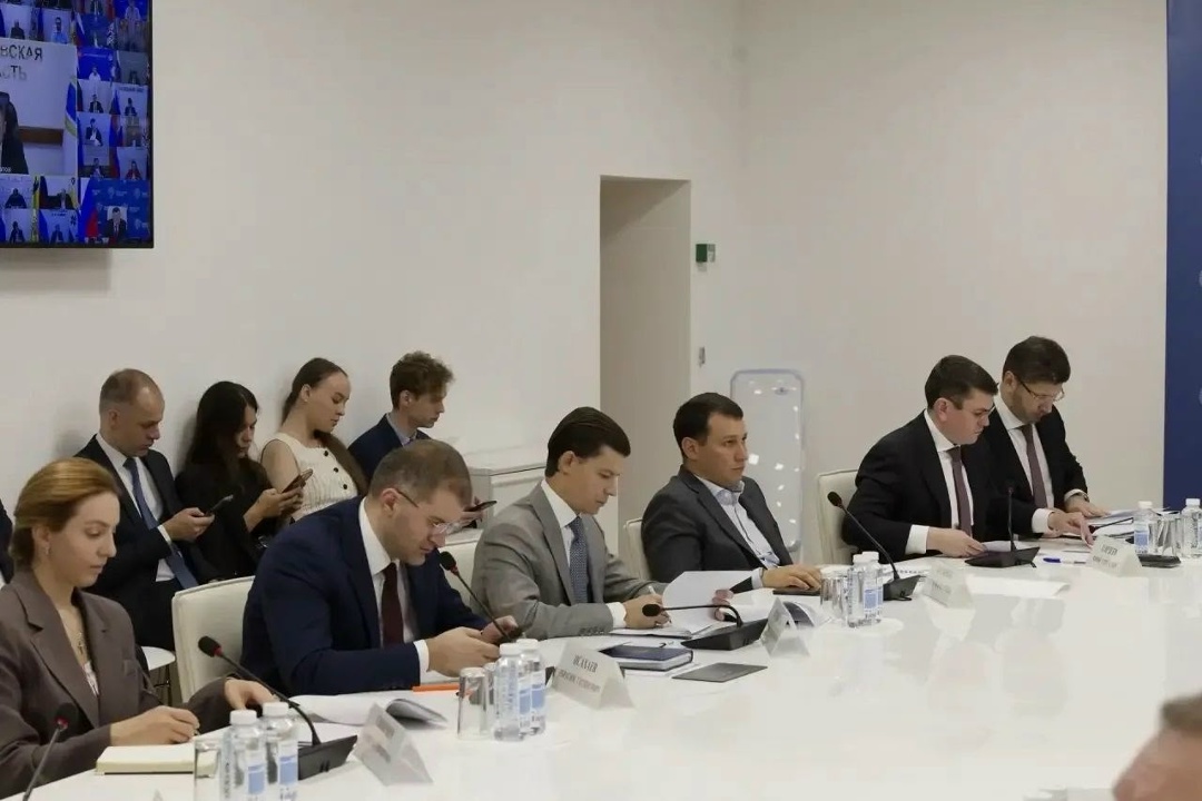 Глава Минстроя России Ирек Файзуллин провел еженедельное совещание с регионами и главными распорядителями бюджетных средств (ГРБС)