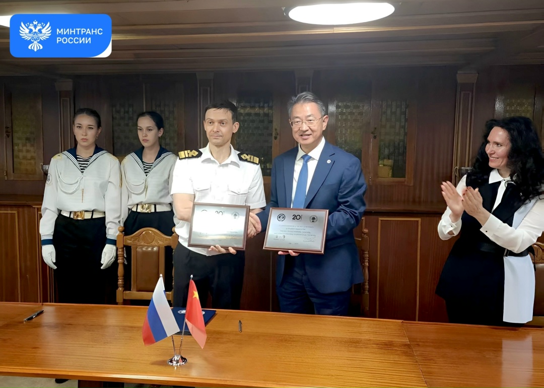 Парусник «Надежда» объединил морские вузы России и Китая