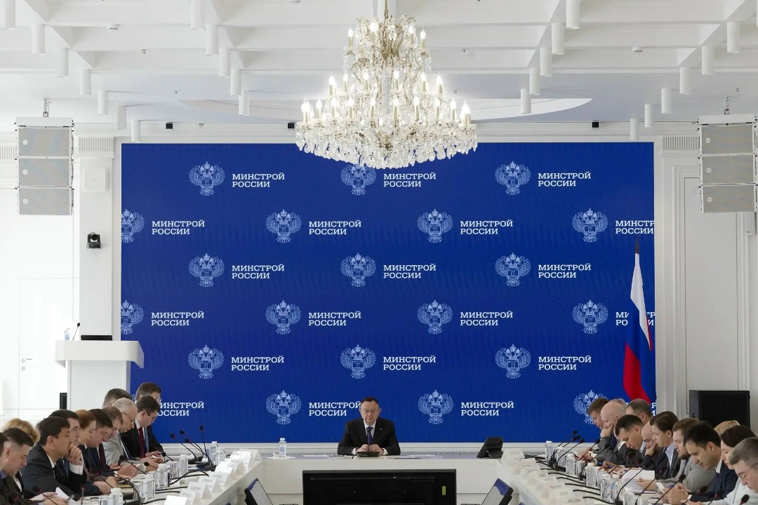В Минстрое России прошло еженедельное оперативное совещание под председательством Министра строительства и ЖКХ РФ Ирека Файзуллина