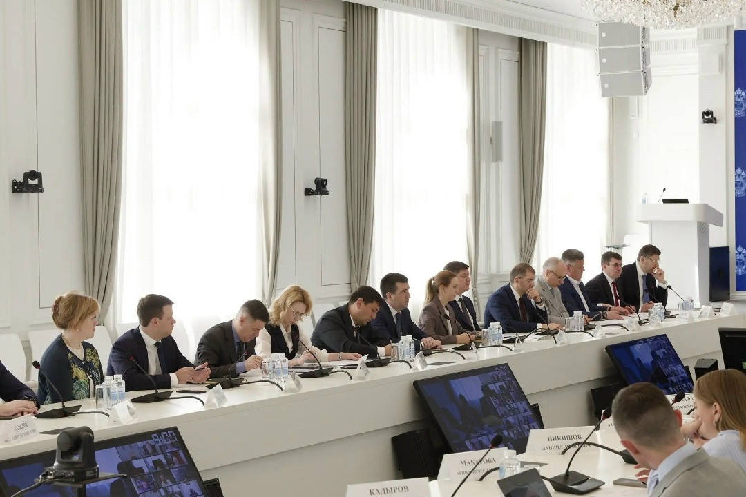В Минстрое России прошло еженедельное оперативное совещание под председательством Министра строительства и ЖКХ РФ Ирека Файзуллина