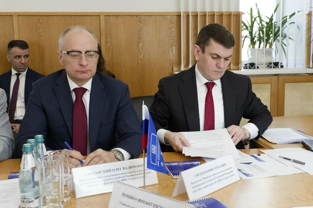 Министр строительства и ЖКХ РФ Ирек Файзуллин провел в НИЦ «Строительство» рабочее совещание по развитию научной составляющей строительной отрасли и…