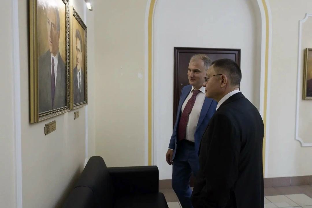 Министр строительства и ЖКХ РФ Ирек Файзуллин провел в НИЦ «Строительство» рабочее совещание по развитию научной составляющей строительной отрасли и…