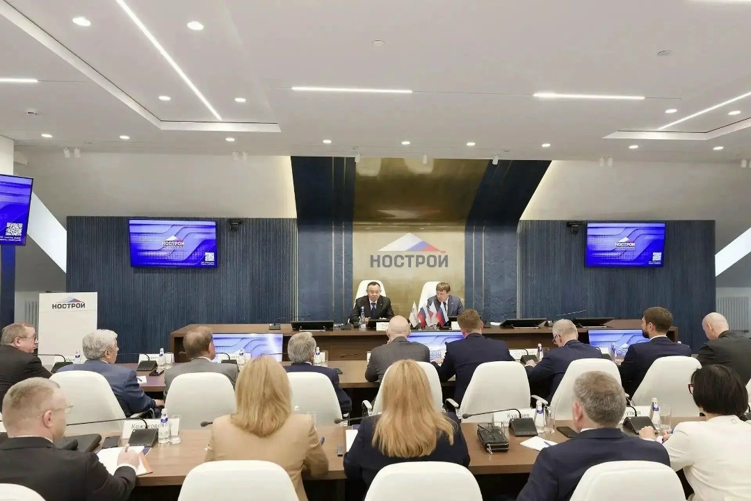 Глава Минстроя России Ирек Файзуллин провел Всероссийское совещание по развитию строительной отрасли и саморегулирования в сфере строительства в Национальном…