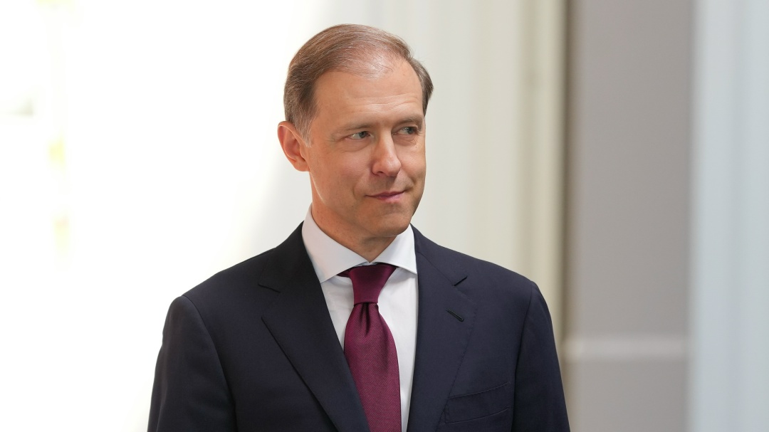 Денис Мантуров поздравил работников торговли с профессиональным праздником: