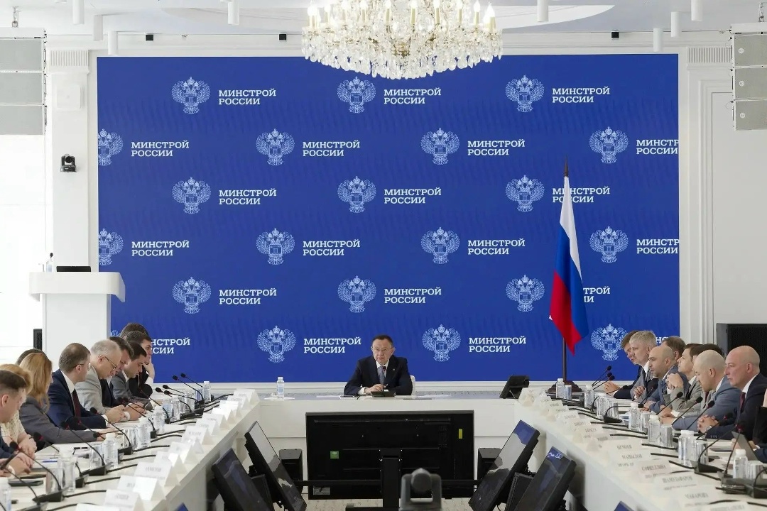 В Минстрое России прошло еженедельное оперативное совещание под председательством Министра строительства и ЖКХ РФ Ирека Файзуллина