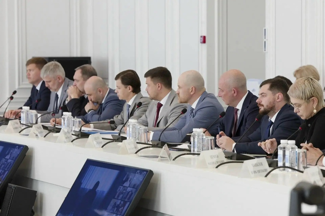 В Минстрое России прошло еженедельное оперативное совещание под председательством Министра строительства и ЖКХ РФ Ирека Файзуллина