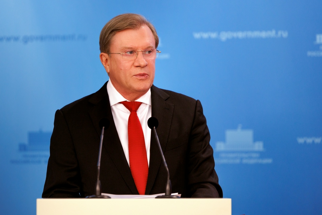 Виталий Савельев вручил награды в преддверии Дня железнодорожника.