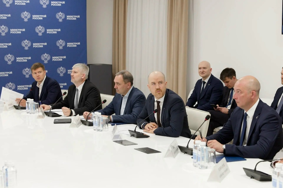 Глава Минстроя России Ирек Файзуллин провел еженедельное совещание с регионами и главными распорядителями бюджетных средств (ГРБС)