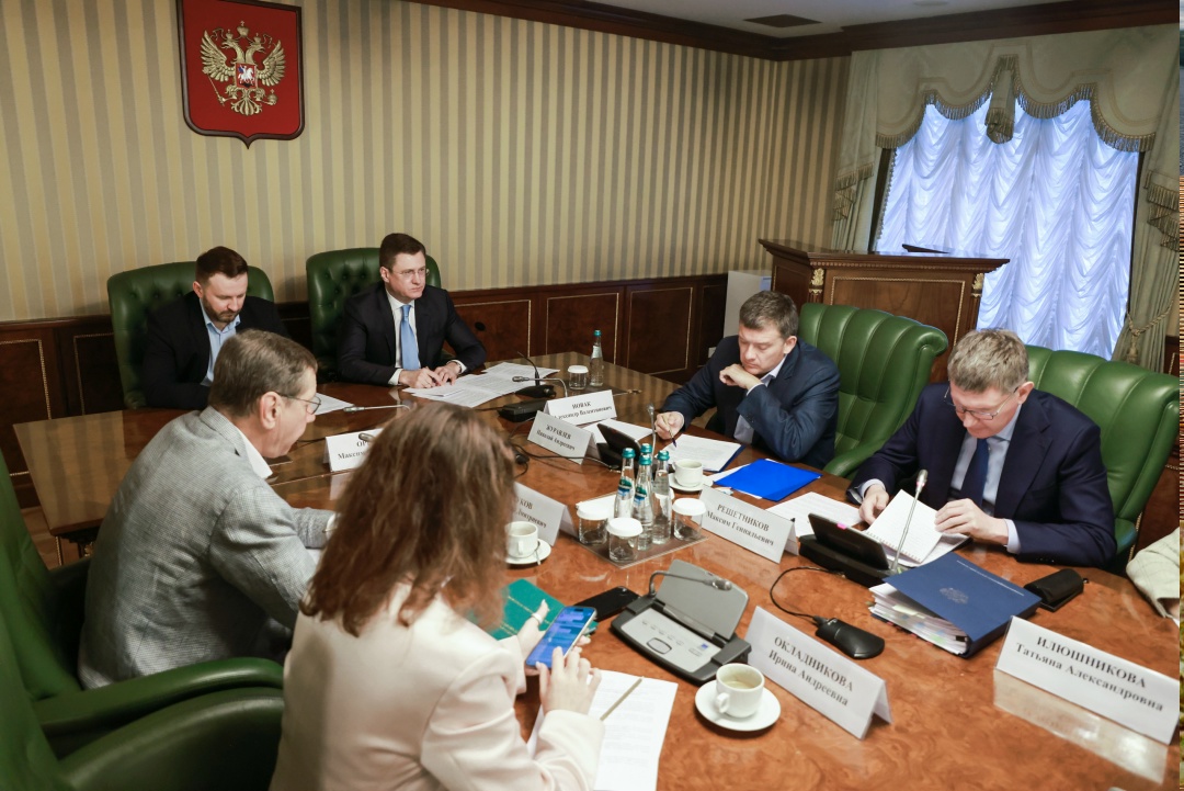 Александр Новак поручил проработать меры поддержки пострадавшим предпринимателям в результате атак на логистические комплексы.