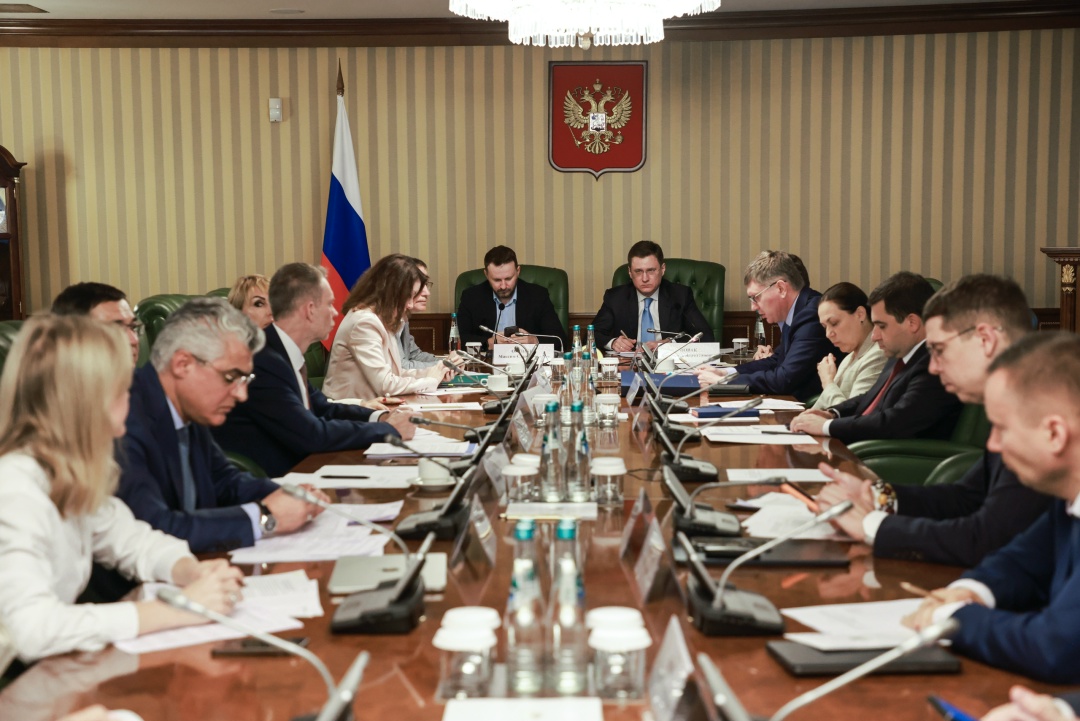 Александр Новак поручил проработать меры поддержки пострадавшим предпринимателям в результате атак на логистические комплексы.