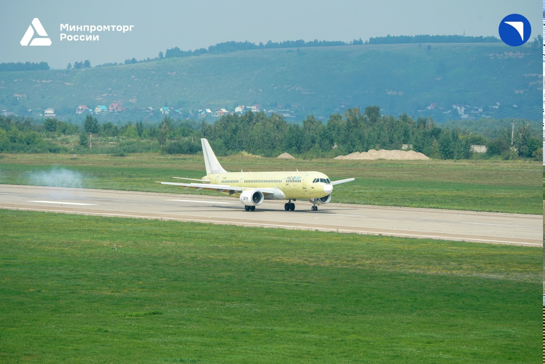 Первый серийный полностью импортзаменный самолет МС-21-310 впервые поднялся в небо