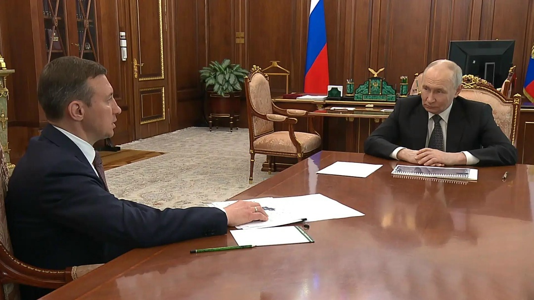 Президент России Владимир Путин встретился с главой АЛРОСА Павлом Маринычевым
Ссылка: