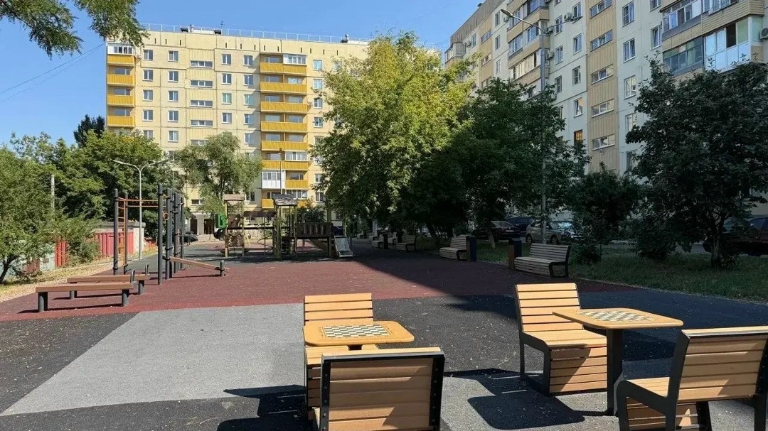 В Мариуполе завершены работы по комплексному благоустройству дворового пространства