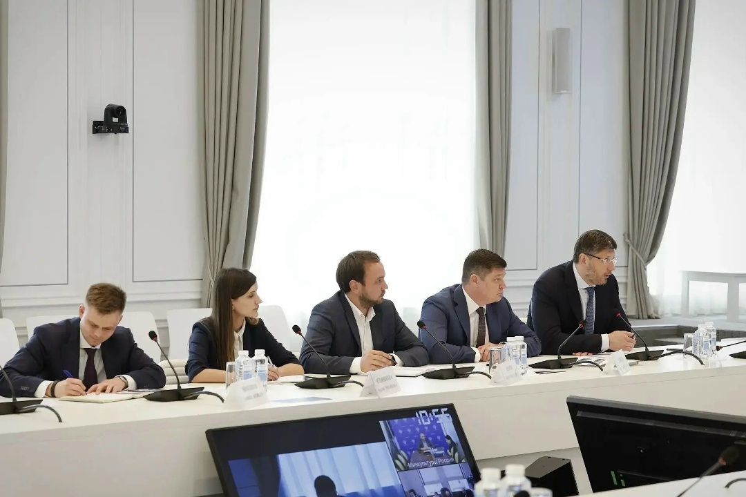 Глава Минстроя России Ирек Файзуллин провел совещание по вопросу проведения капитального ремонта зданий МХТ им. А.П. Чехова