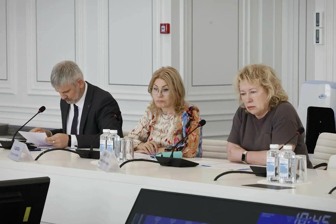 Глава Минстроя России Ирек Файзуллин провел совещание по вопросу проведения капитального ремонта зданий МХТ им. А.П. Чехова