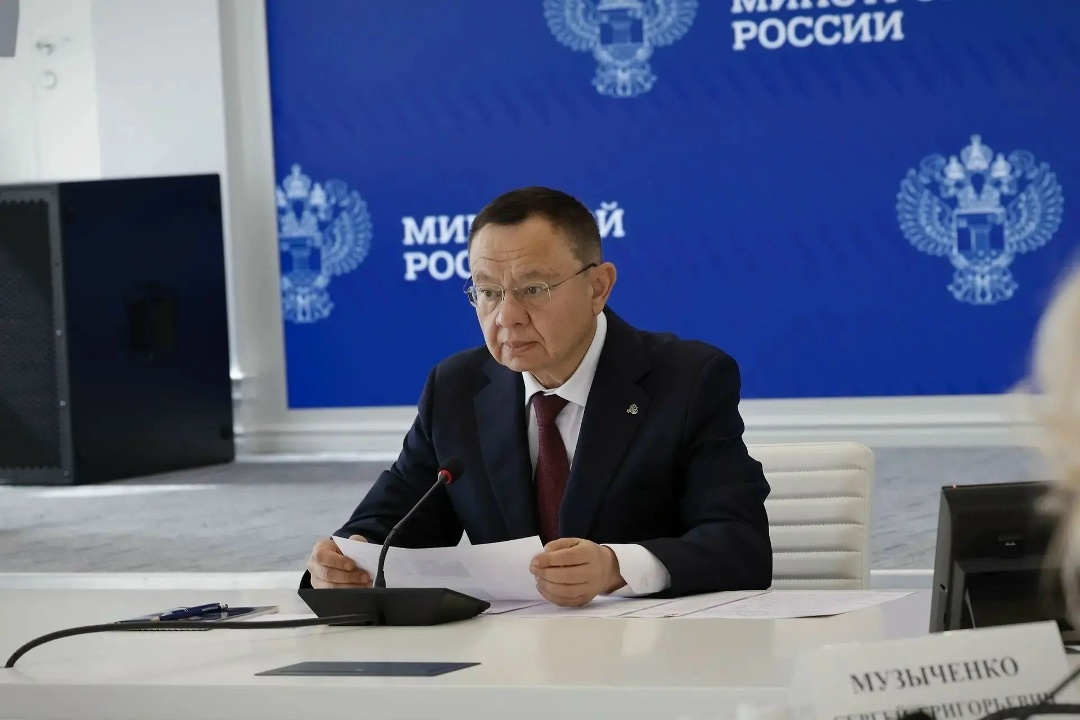 Глава Минстроя России Ирек Файзуллин провел совещание по вопросу проведения капитального ремонта зданий МХТ им. А.П. Чехова