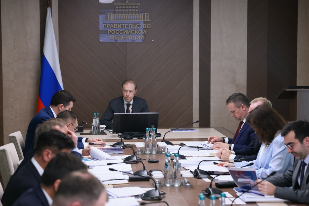 Денис Мантуров провел заседание правительственной комиссии по промышленности