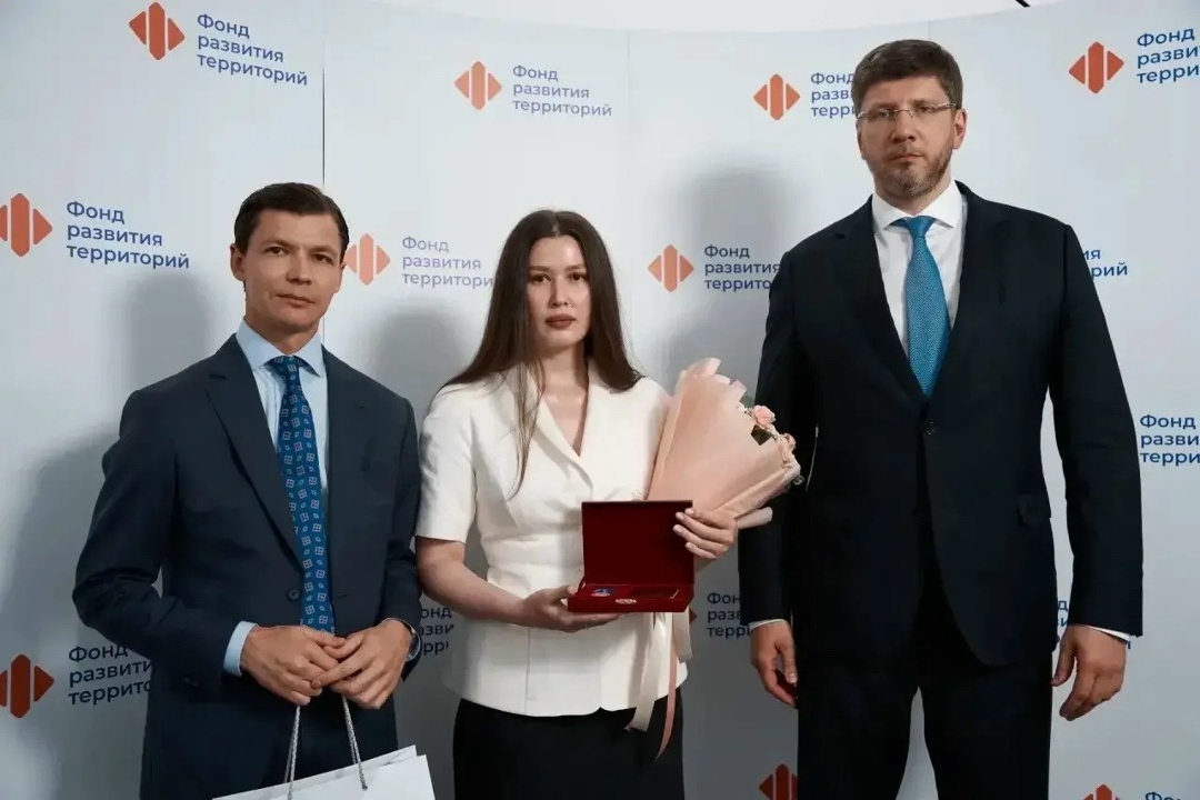 В преддверии 70-летия Дня строителя сотрудники Фонда развития территорий удостоились ведомственных наград