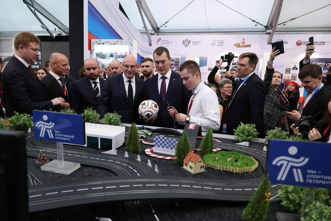 Дмитрий Чернышенко и Михаил Дегтярев поздравили россиян с Днем физкультурника.
