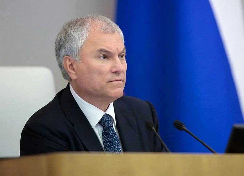 Председатель Государственной Думы Вячеслав Володин поздравляет всех строителей и ветеранов с профессиональным праздником: