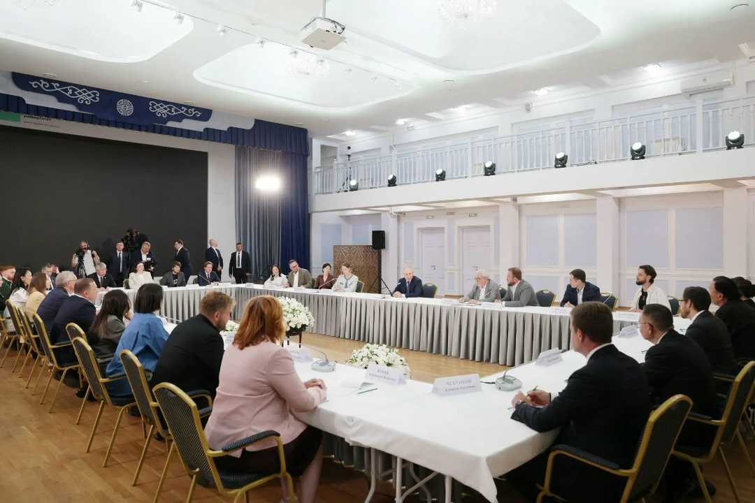 Министр строительства и ЖКХ РФ Ирек Файзуллин принял участие во встрече Президента России Владимира Путина с представителями сферы градостроительства,…