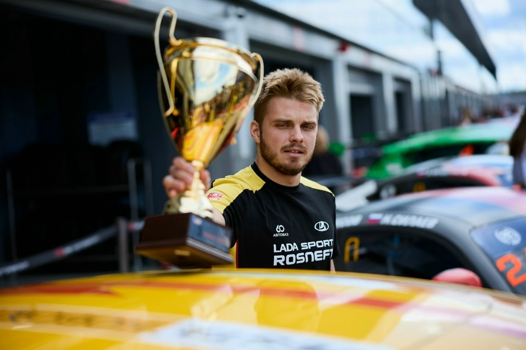 Дважды на подиуме Команда LADA Sport ROSNEFT успешно провела четвёртый этап РСКГ на автодроме «Игора Драйв» в Санкт-Петербурге — две гонки принесли два…