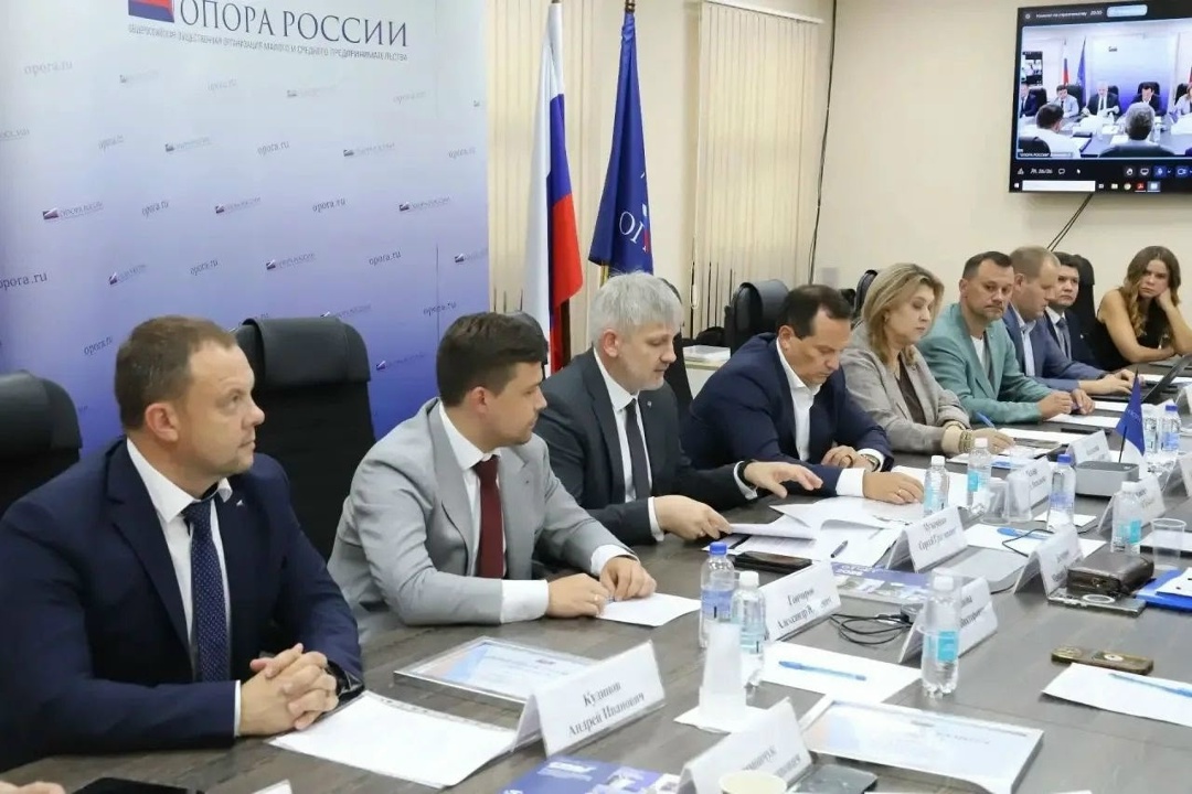 Представители Минстроя России выступили с докладами на заседании комитета по строительству «ОПОРЫ РОССИИ»