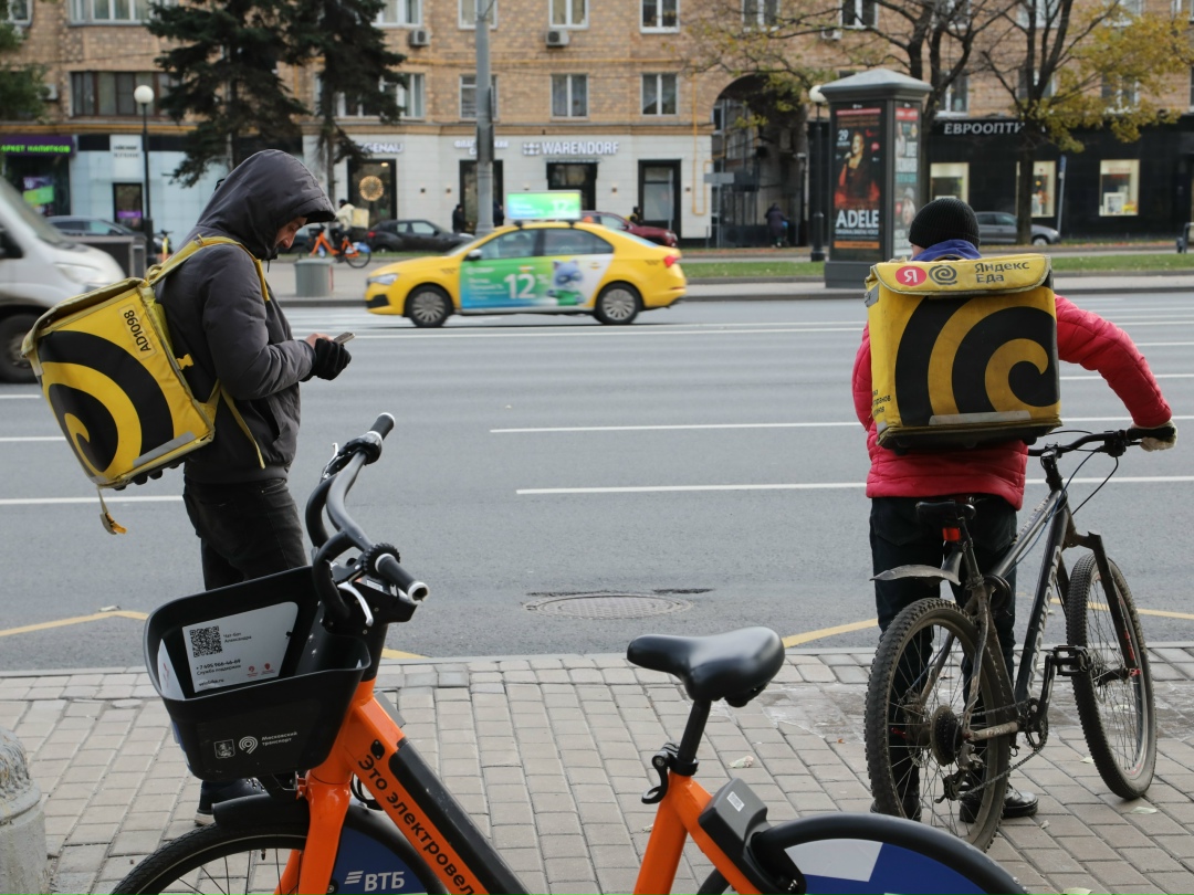 Оборот рынка онлайн-продаж продуктов питания (e-grocery) в первой половине года составил 952 млрд руб