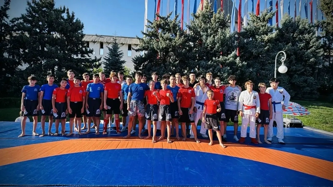 ЛУКОЙЛ помогает развитию детско-юношеского спорта в Астраханской области