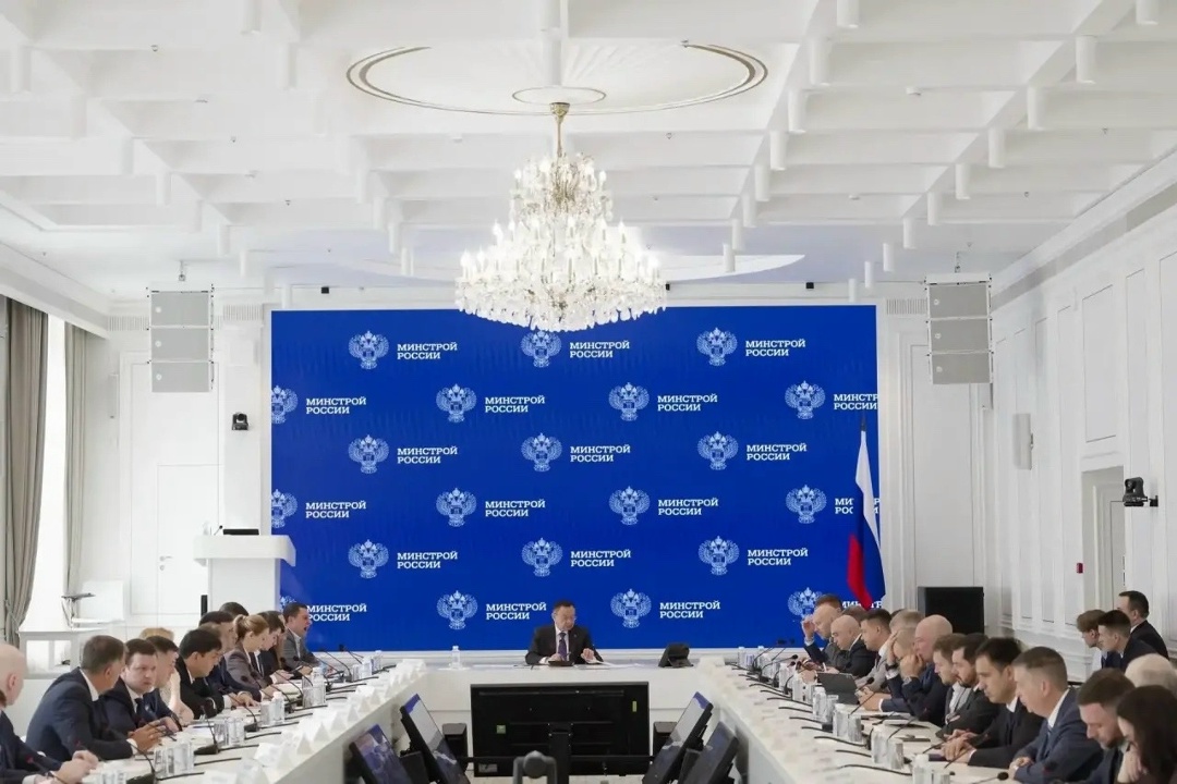 В Минстрое России прошло еженедельное оперативное совещание под председательством Министра строительства и ЖКХ РФ Ирека Файзуллина
