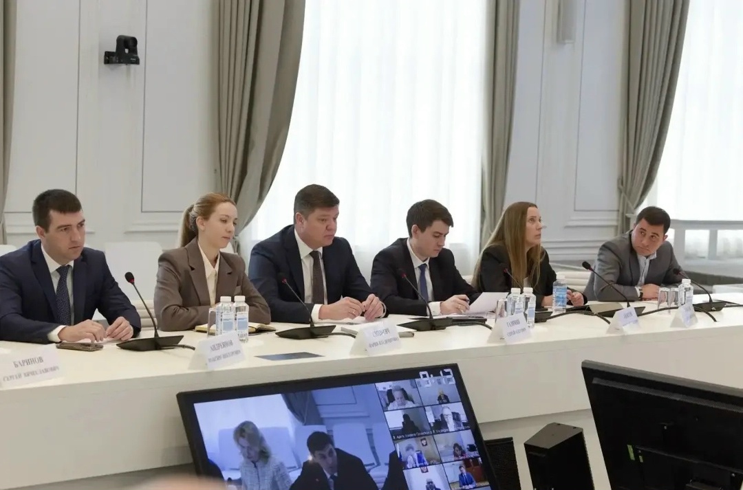 В Минстрое России прошло еженедельное оперативное совещание под председательством Министра строительства и ЖКХ РФ Ирека Файзуллина