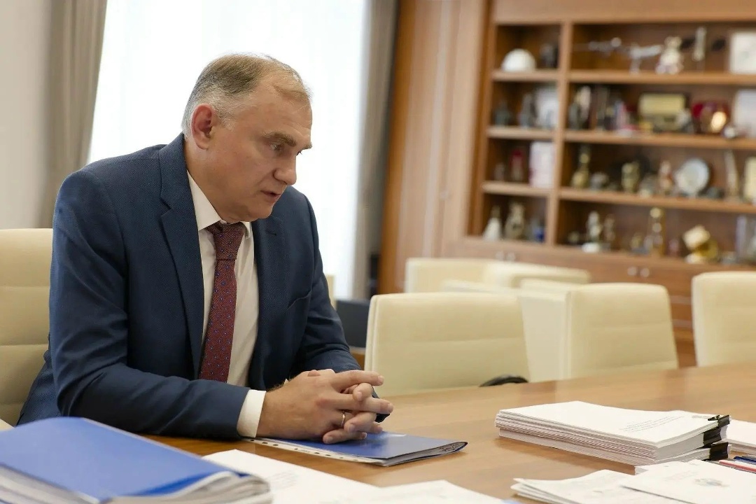 Глава Минстроя России Ирек Файзуллин провел рабочую встречу с генеральным директором НИЦ «Строительство» Виталием Крючковым