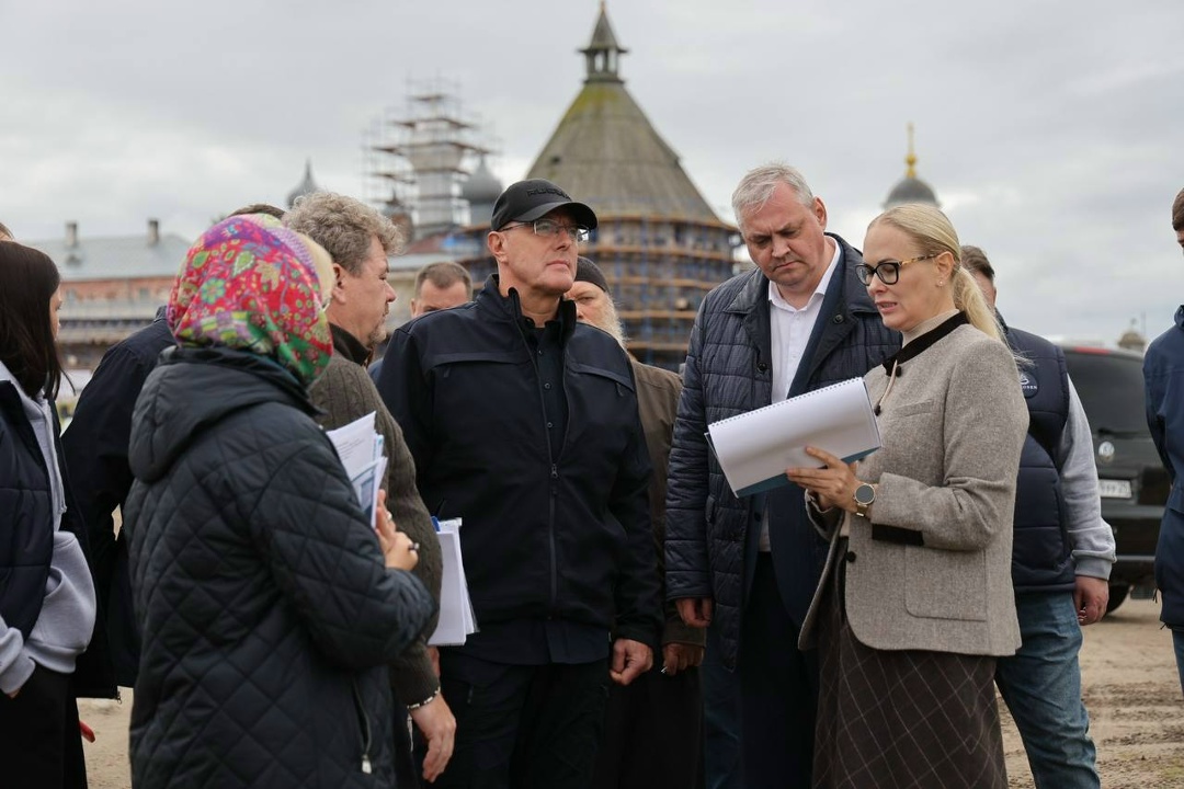 Дмитрий Чернышенко и Александр Цыбульский оценили ход модернизации социальных и инфраструктурных объектов на Соловках.