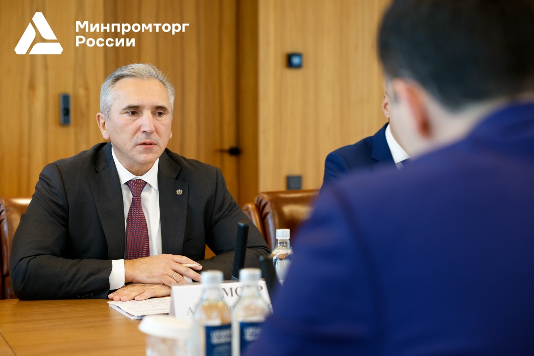 Антон Алиханов провел рабочую встречу с Александром Моором