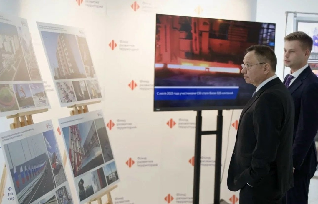 Глава Минстроя России Ирек Файзуллин ознакомился с фотовыставкой ППК «Фонд развития территорий»