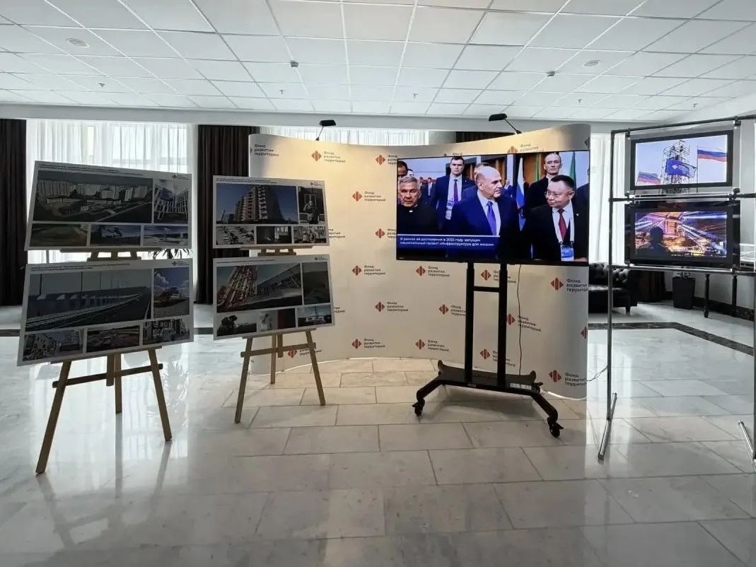 Глава Минстроя России Ирек Файзуллин ознакомился с фотовыставкой ППК «Фонд развития территорий»