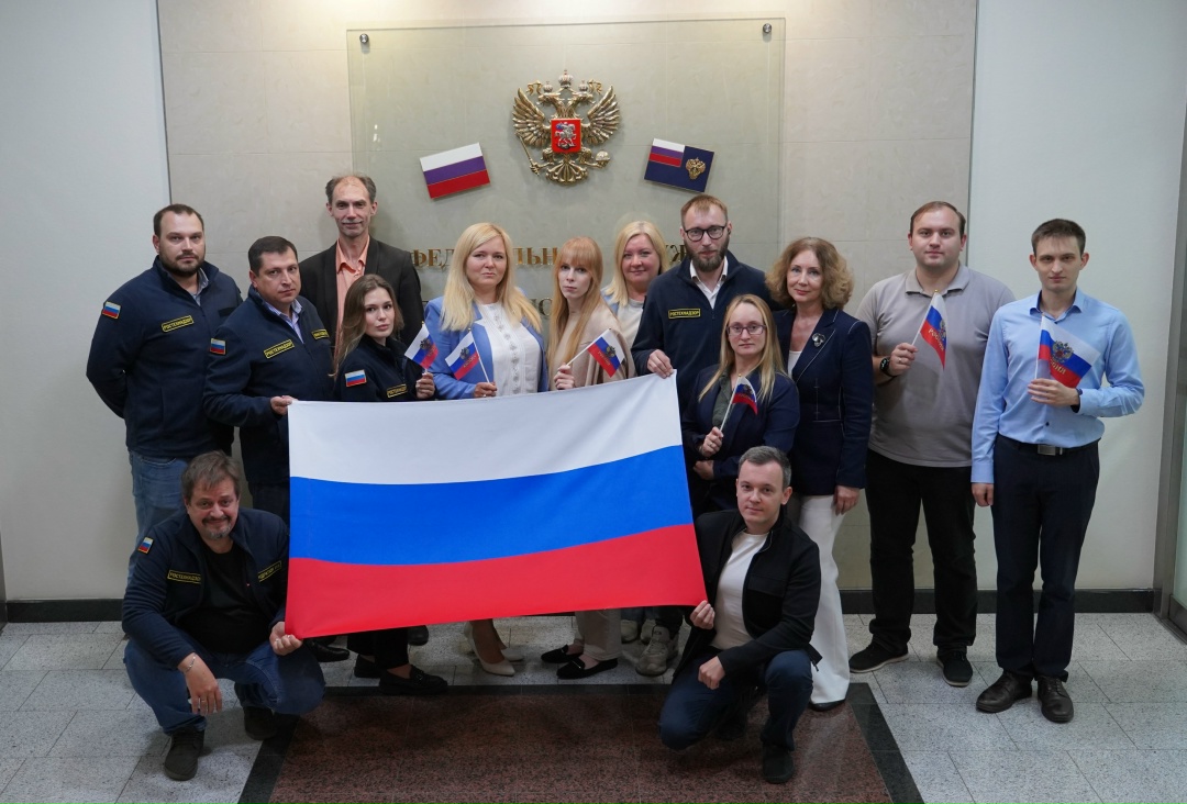 Накануне Дня Государственного флага Российской Федерации Ростехнадзор присоединился к общероссийской акции #ПоднятьФлаг!