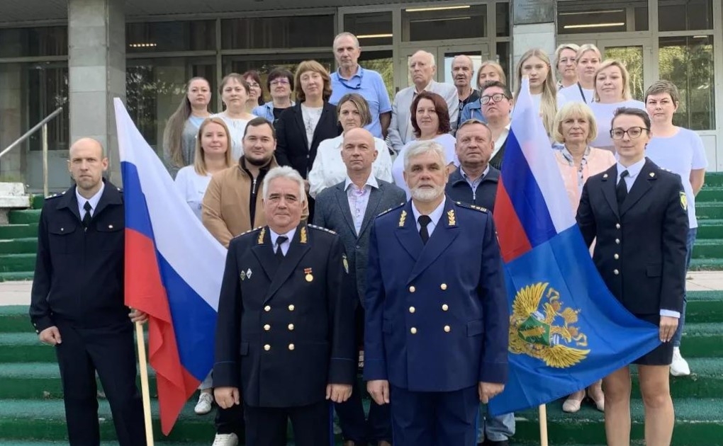 Накануне Дня Государственного флага Российской Федерации Ростехнадзор присоединился к общероссийской акции #ПоднятьФлаг!