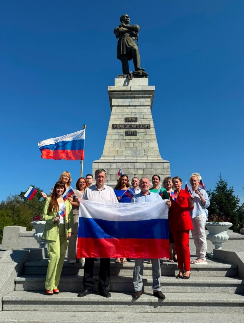 Работники Ростехнадзора поздравляют с Днём Государственного флага Российской Федерации, присоединившись к акции #ПоднятьФлаг!