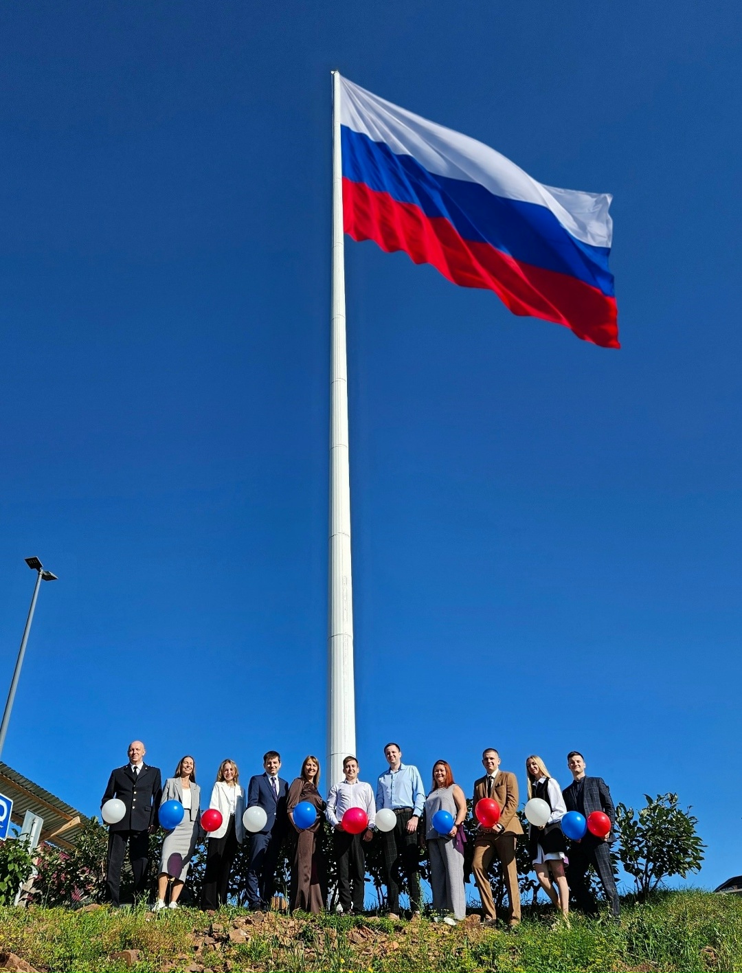 Работники Ростехнадзора поздравляют с Днём Государственного флага Российской Федерации, присоединившись к акции #ПоднятьФлаг!