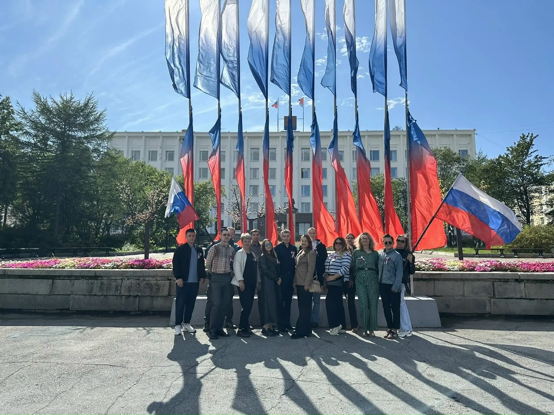 Работники Ростехнадзора поздравляют с Днём Государственного флага Российской Федерации, присоединившись к акции #ПоднятьФлаг!