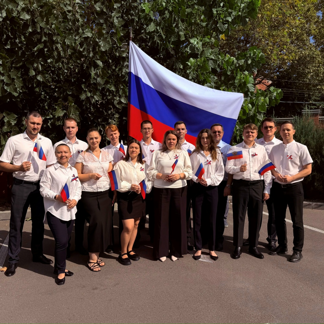 Работники Ростехнадзора поздравляют с Днём Государственного флага Российской Федерации, присоединившись к акции #ПоднятьФлаг!