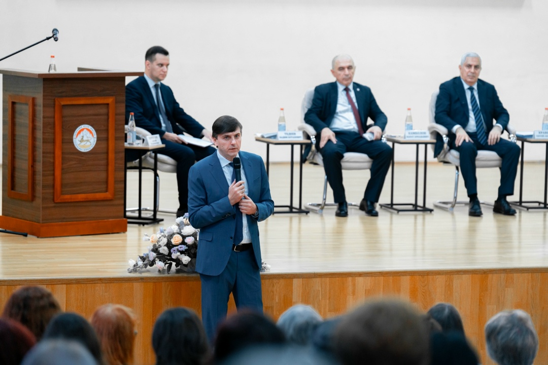 Сергей Кравцов выступил на республиканском педагогическом совете в Южной Осетии.
