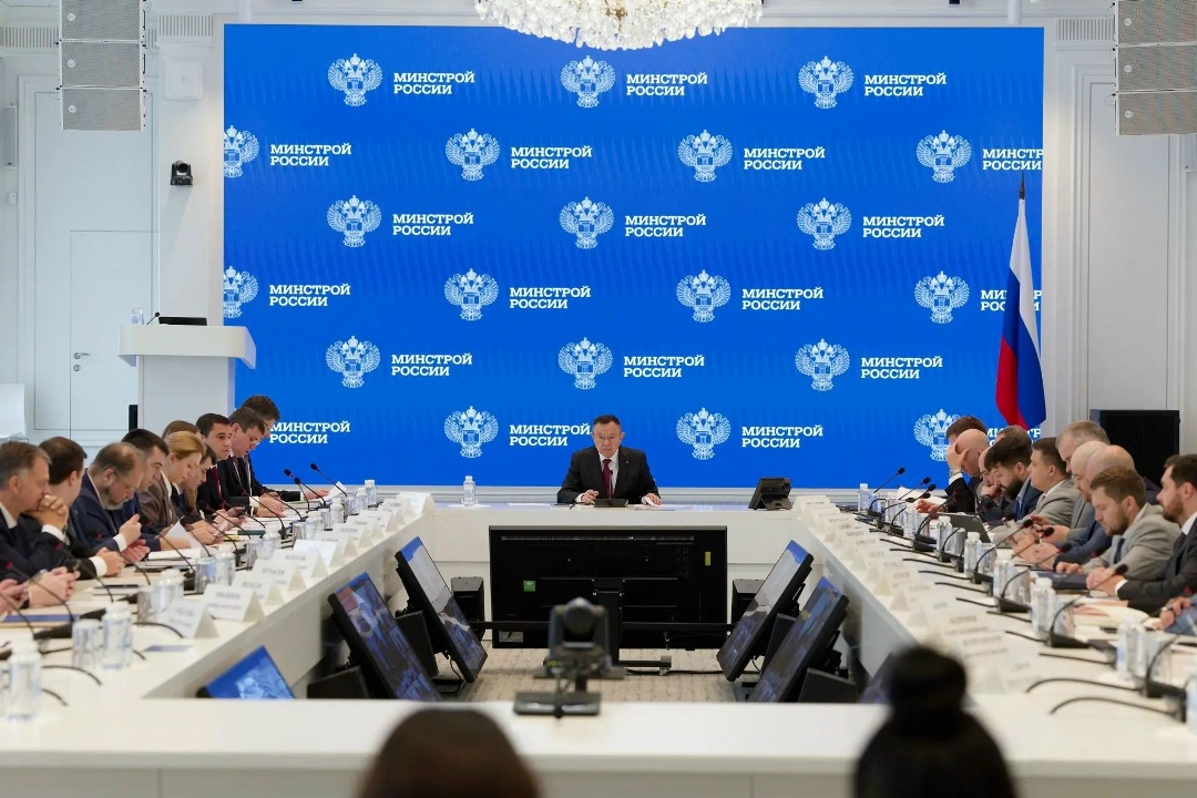 В Минстрое России прошло еженедельное оперативное совещание под председательством Министра строительства и ЖКХ РФ Ирека Файзуллина