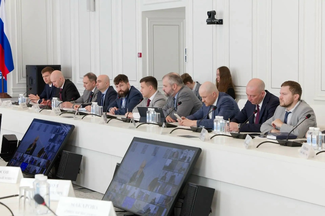 В Минстрое России прошло еженедельное оперативное совещание под председательством Министра строительства и ЖКХ РФ Ирека Файзуллина